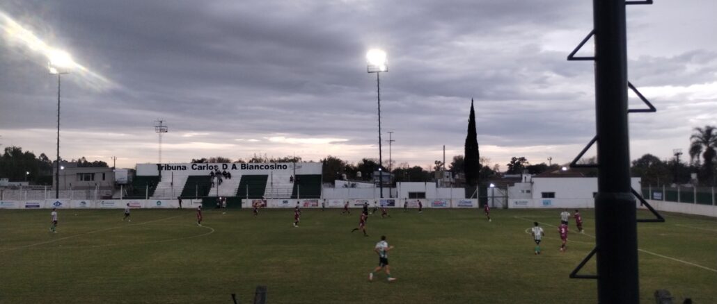 Gimnasia de Chivilcoy defendió la cima ante Defensores en un partido de película