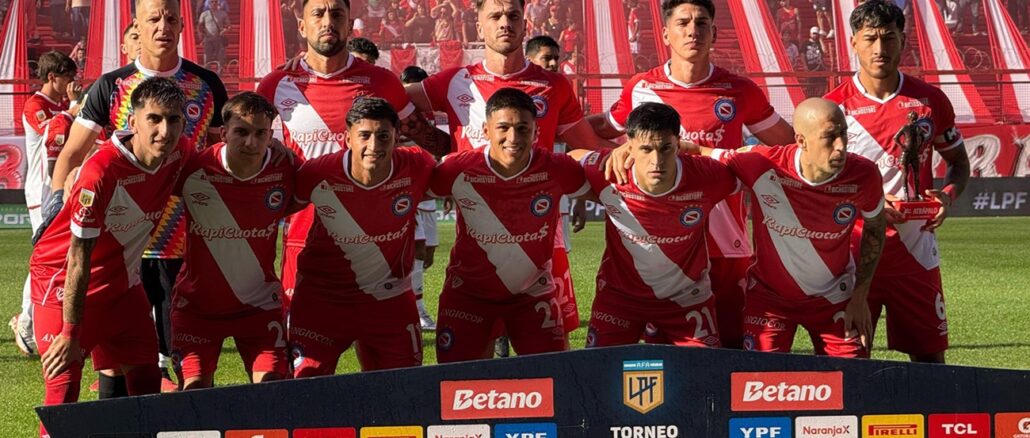 Argentinos Juniors goleó a Estudiantes