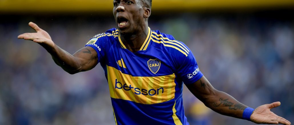 Luis Advíncula se iría de Boca al término del Mundial de Clubes