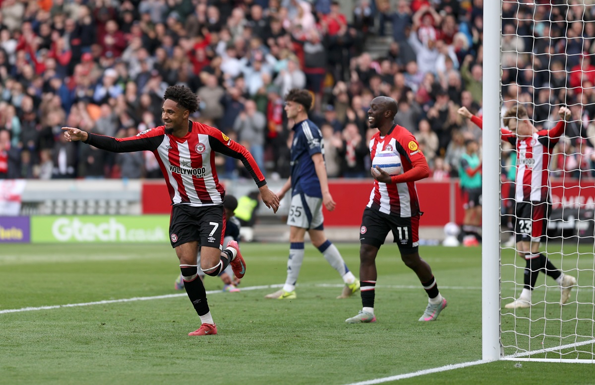Brentford se aprovechó de un Manchester United con la mente puesta en Europa League