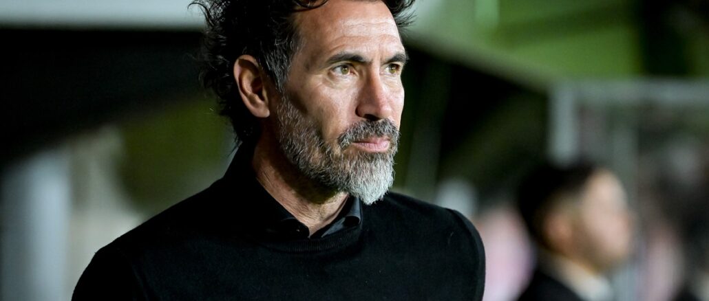 Si Eduardo Domínguez se va de Estudiantes es número puesto para dirigir a Boca