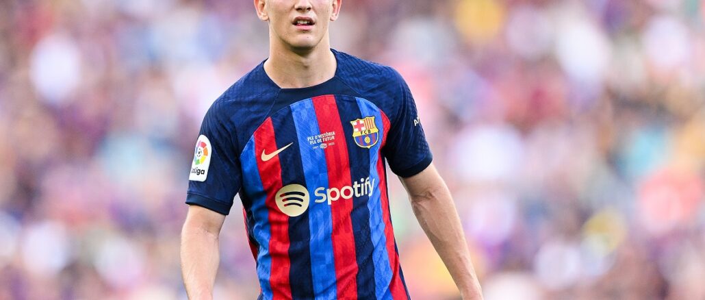 Barcelona y la nueva camiseta para el Clásico con Scott Travis como protagonista.