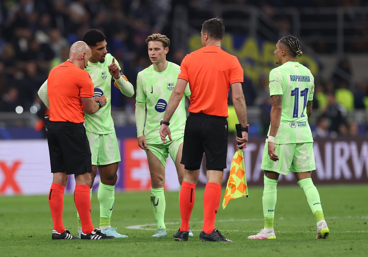 Ruud Gullit: «No fue penal y el tercer gol debió ser anulado en Inter – Barcelona»