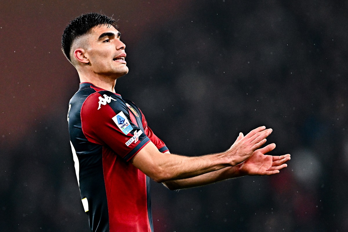 Johan Vásquez salió lesionado en Genoa y preocupa a México