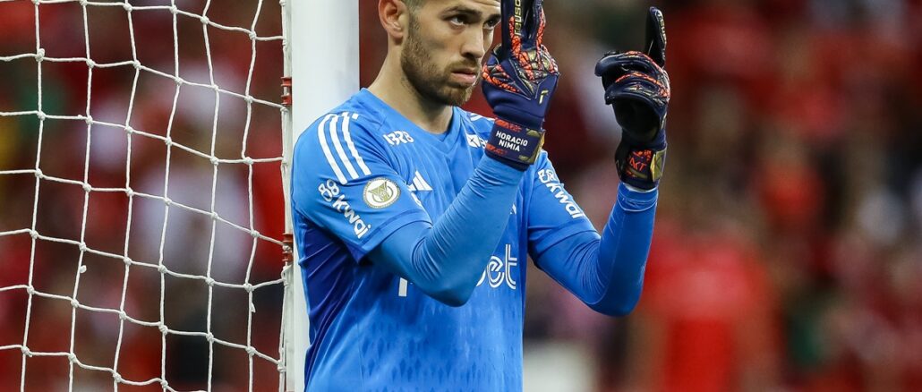 El auto de Agustín Rossi recibió cuatro disparos de los ultras del Flamengo