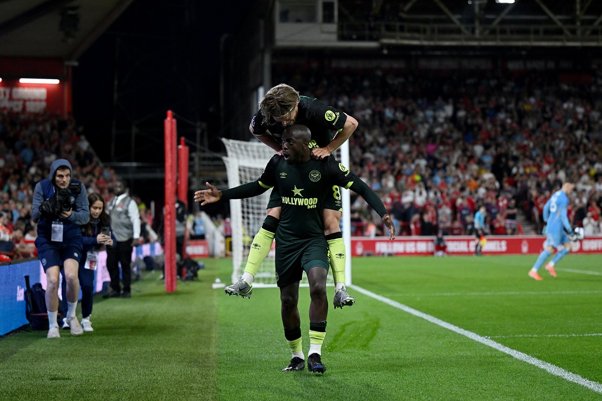Brentford dio la sorpresa ante Nottingham Forest que se complicó para entrar a la Champions
