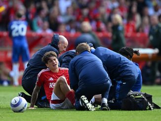Nicolás Domínguez se lesionó en el Nottingham Forest