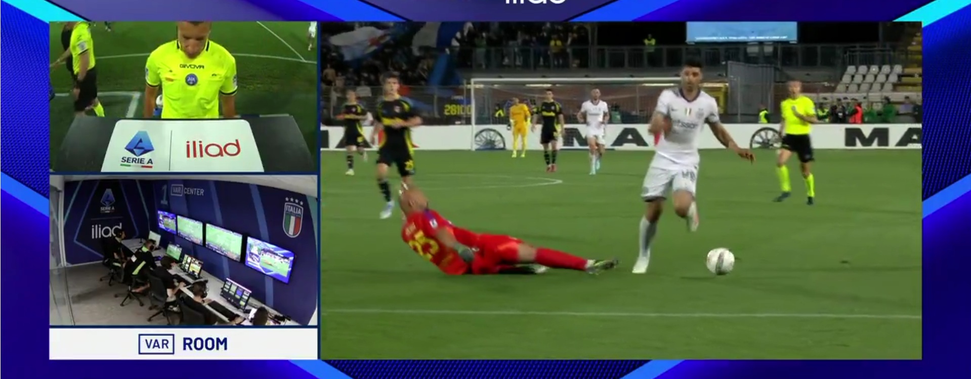 Pepe Reina fue expulsado en su último partido como profesional
