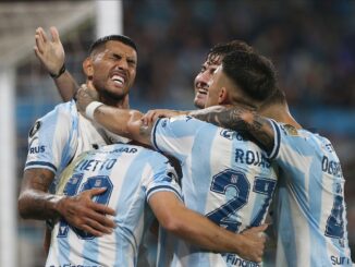 Racing goleó a Colo Colo y aseguró su pase a los octavos de final de la Copa Libertadores.