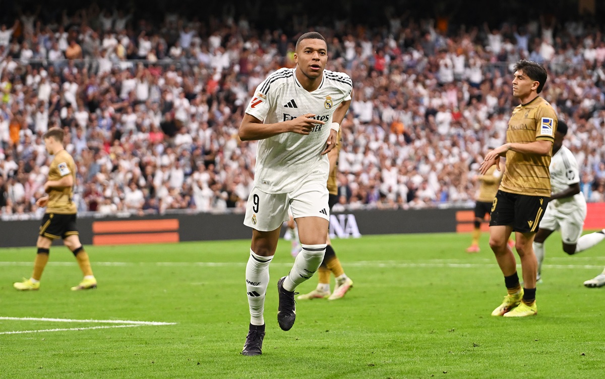 Real Madrid venció 2 a 0 a Real Sociedad y Mbappé quiere la Bota de Oro