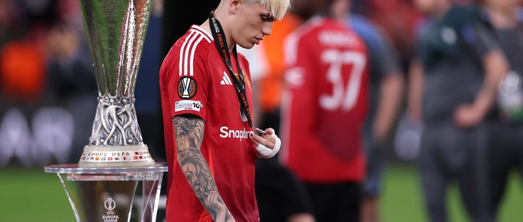 Alejandro Garnacho frustrado tras perder la Europa League Alejandro Garnacho afirmó que la temporada fue una mierda para Manchester United