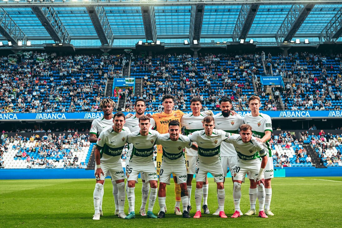 Elche goleó al Deportivo La Coruña y ascendió a la Liga EA Sports