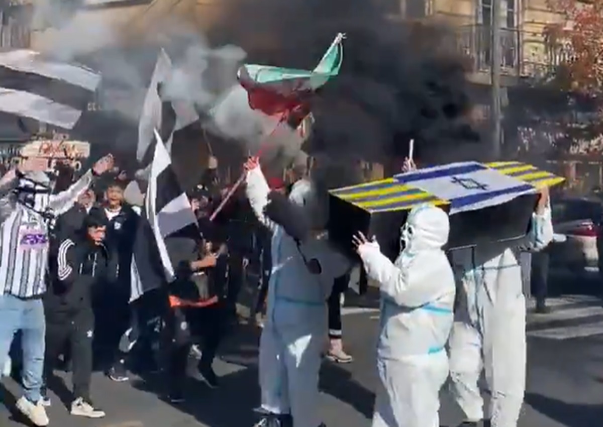 ¡Repudiable! All Boys llevó un ataúd con la bandera de Israel previo al partido con Atlanta
