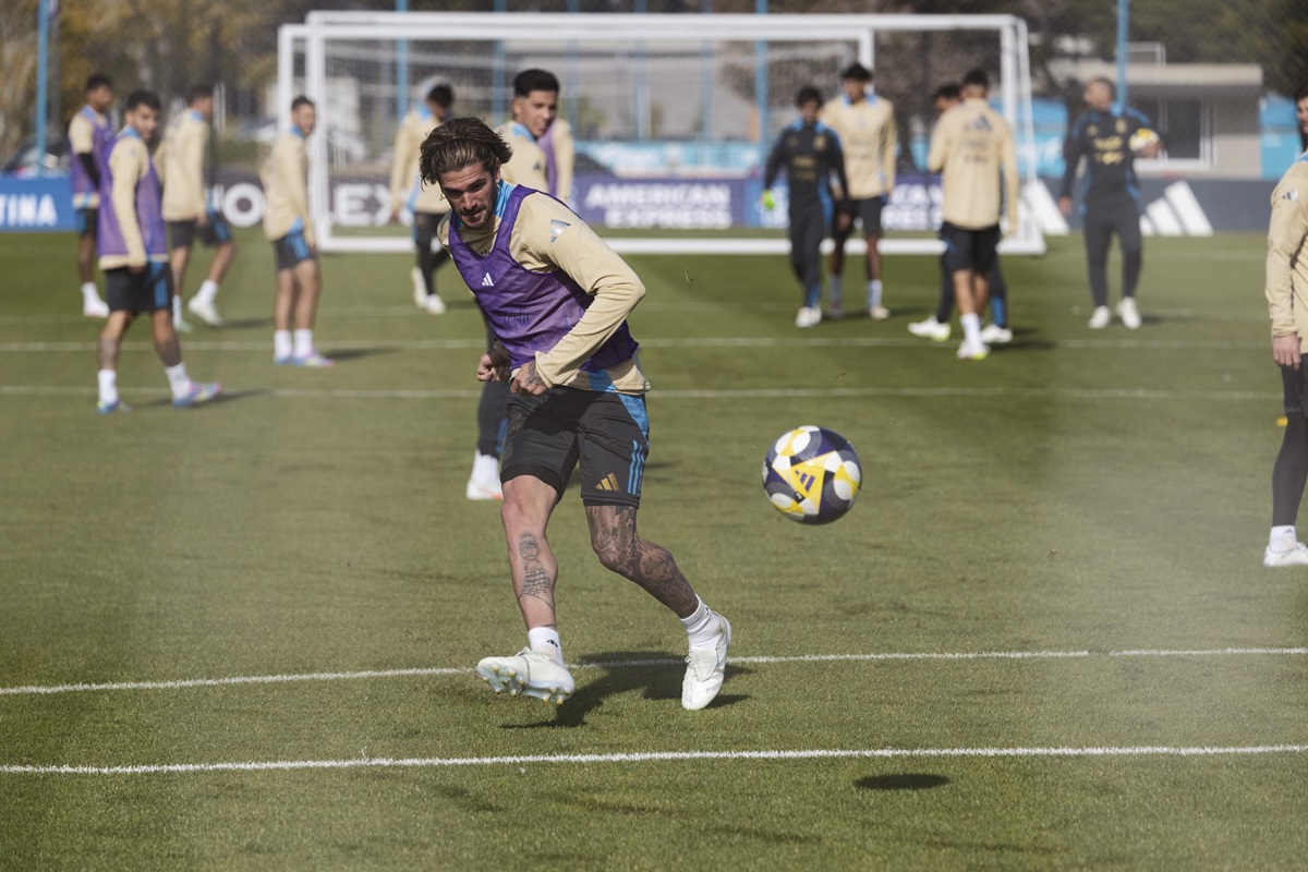 Rodrigo de Paul será titular en la posible formación de Argentina para visitar a Chile