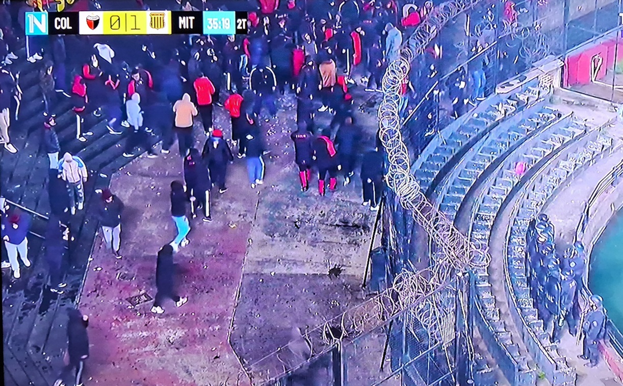 La gente de Colón explotó y se suspendió el partido con Mitre