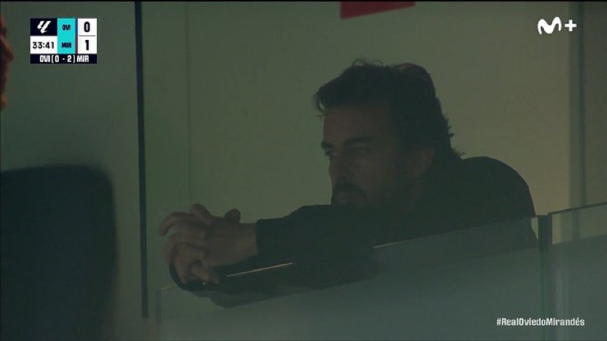 El automovilista Fernando Alonso vivió a pura emoción el ascenso del Real Oviedo