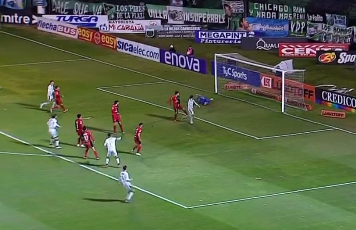 Nueva Chicago profundizó la crisis de Colón y le ganó en Mataderos