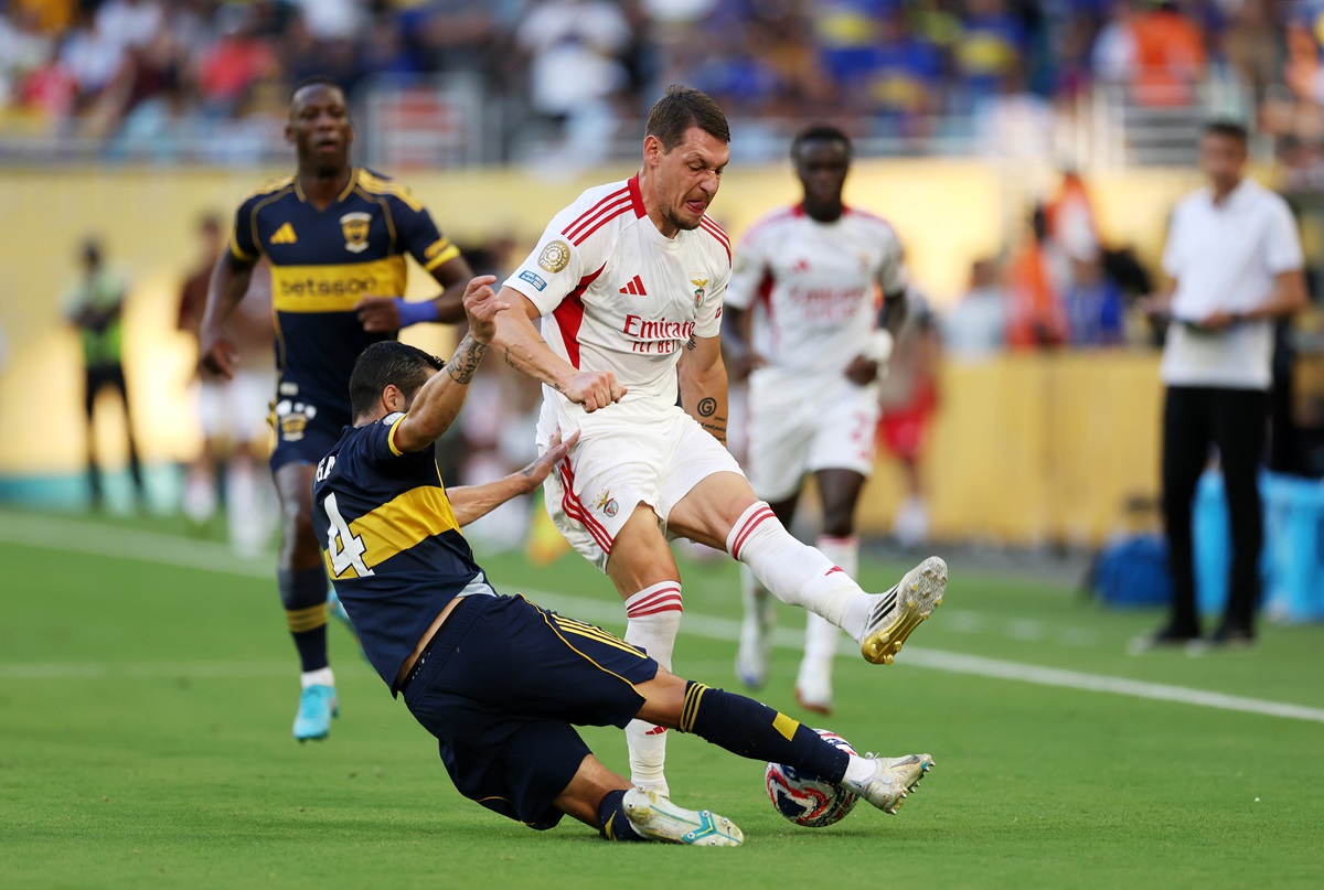 Andrea Belotti expulsado en un súper caliente Boca – Benfica