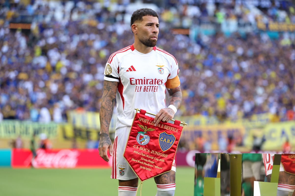 Silbidos de los hinchas de Boca a Nicolás Otamendi por su fanatismo por River