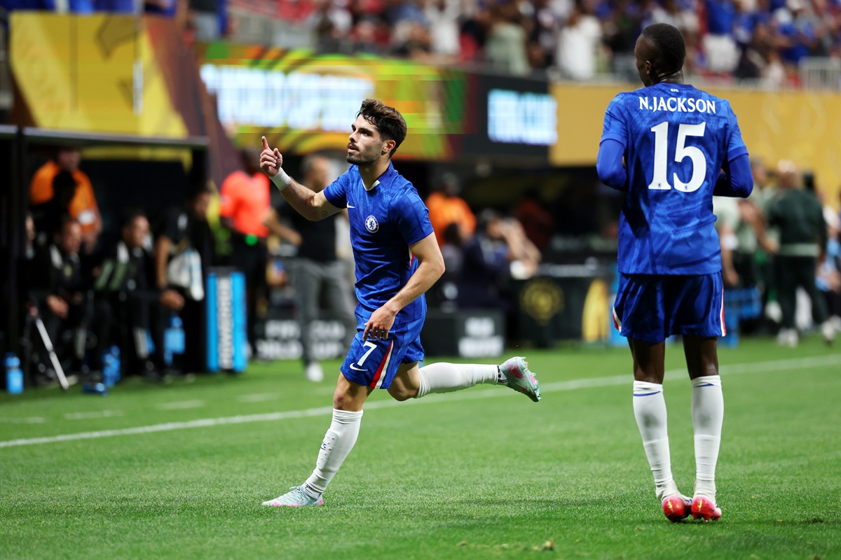 Chelsea abrió la cuenta ante Los Angeles con un golazo de Pedro Neto