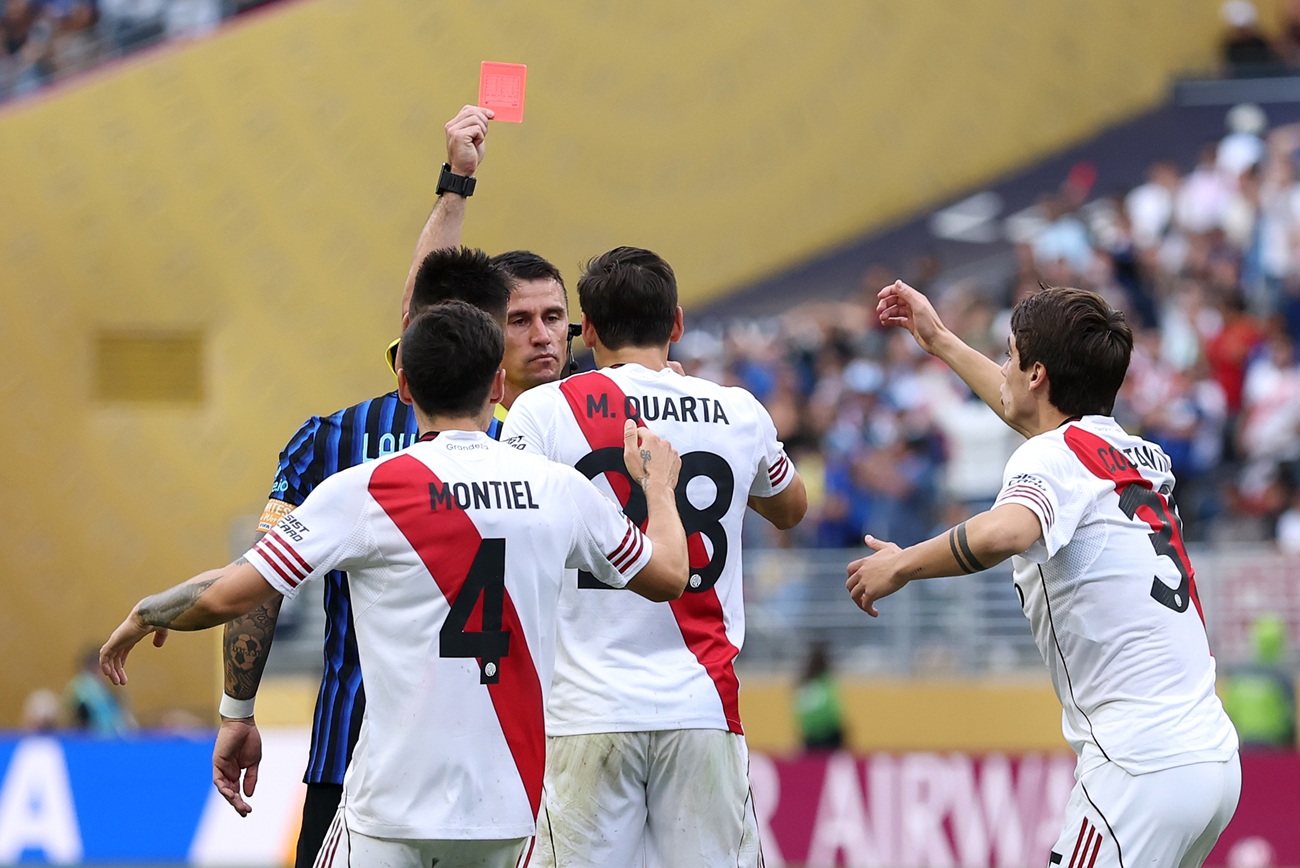 River se quedó con diez por la expulsión de Martínez Quarta