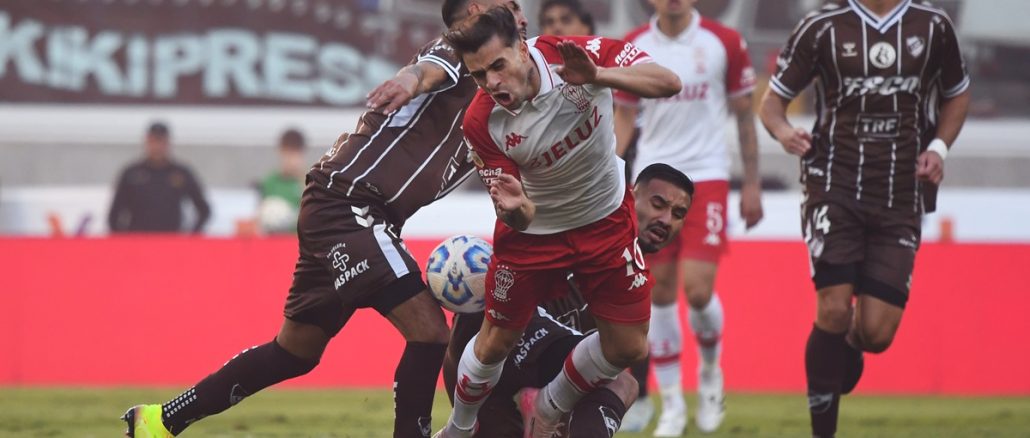 Platense y Huracán igualan 0 a 0 al cabo de los primeros 45 minutos