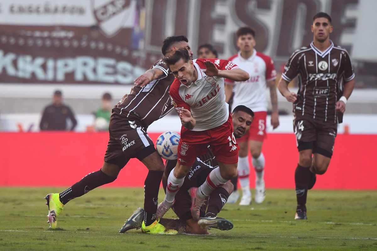 Platense y Huracán igualan 0 a 0 al cabo de los primeros 45 minutos
