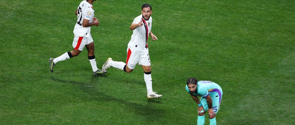 Rayan Cherki marcó su primer gol para Manchester City
