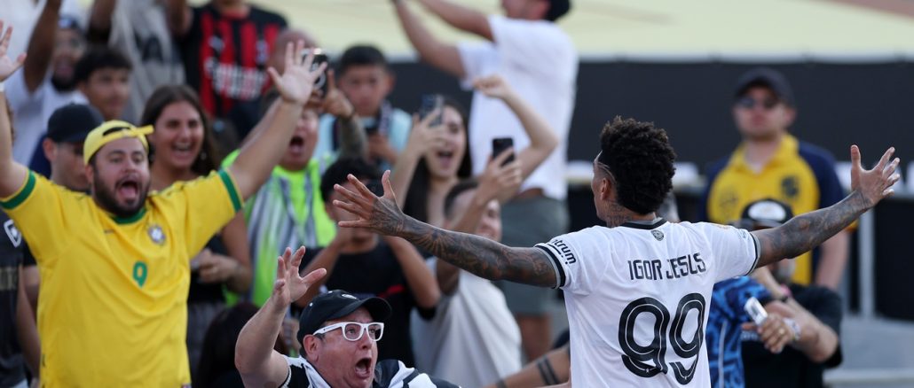 Igor Jesús celebra el gol ante PSG Botafogo se adelantó a PSG con Igor Jesús