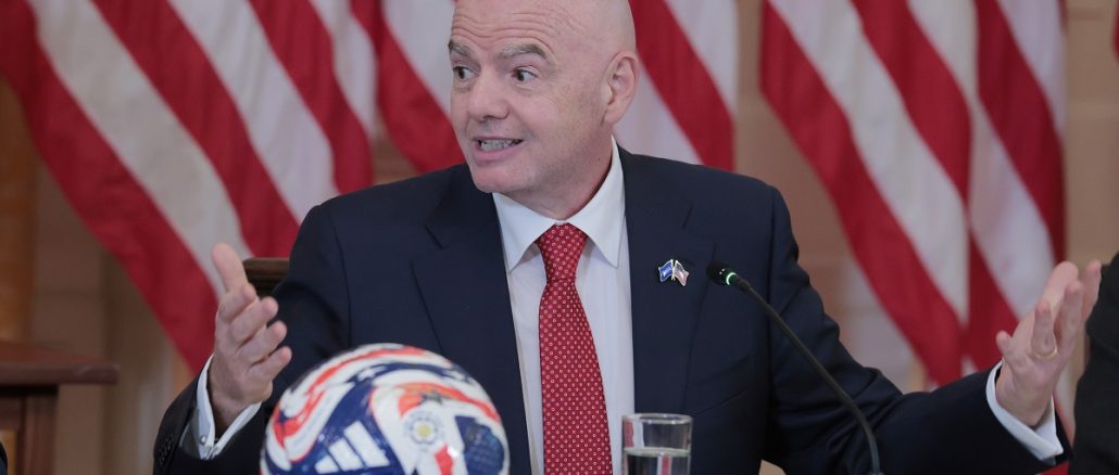 Gianni Infantino, encantado por la invasión de Boca en el Mundial de Clubes.