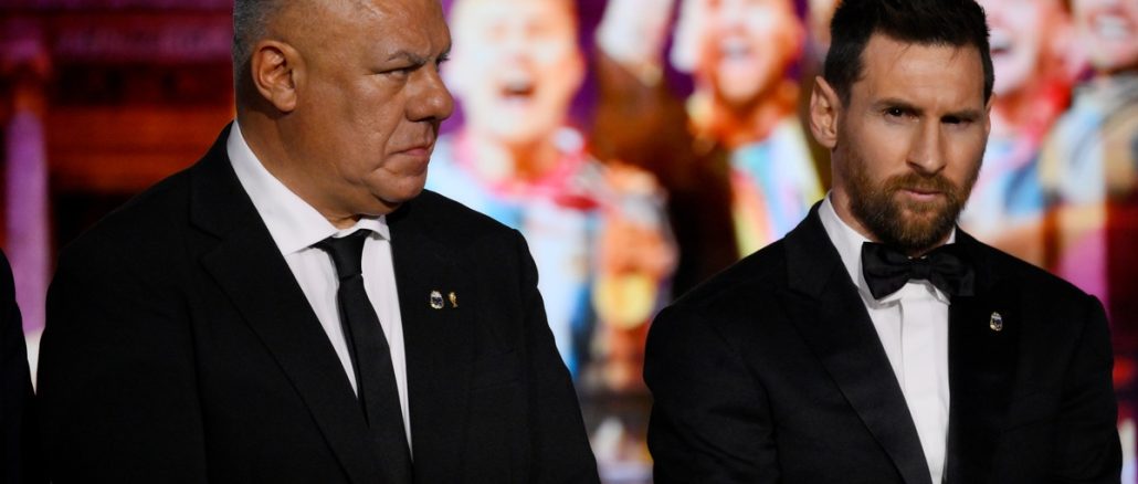 Lionel Messi y Chiqui Tapia Tapia trabaja para que Messi juegue en Argentina