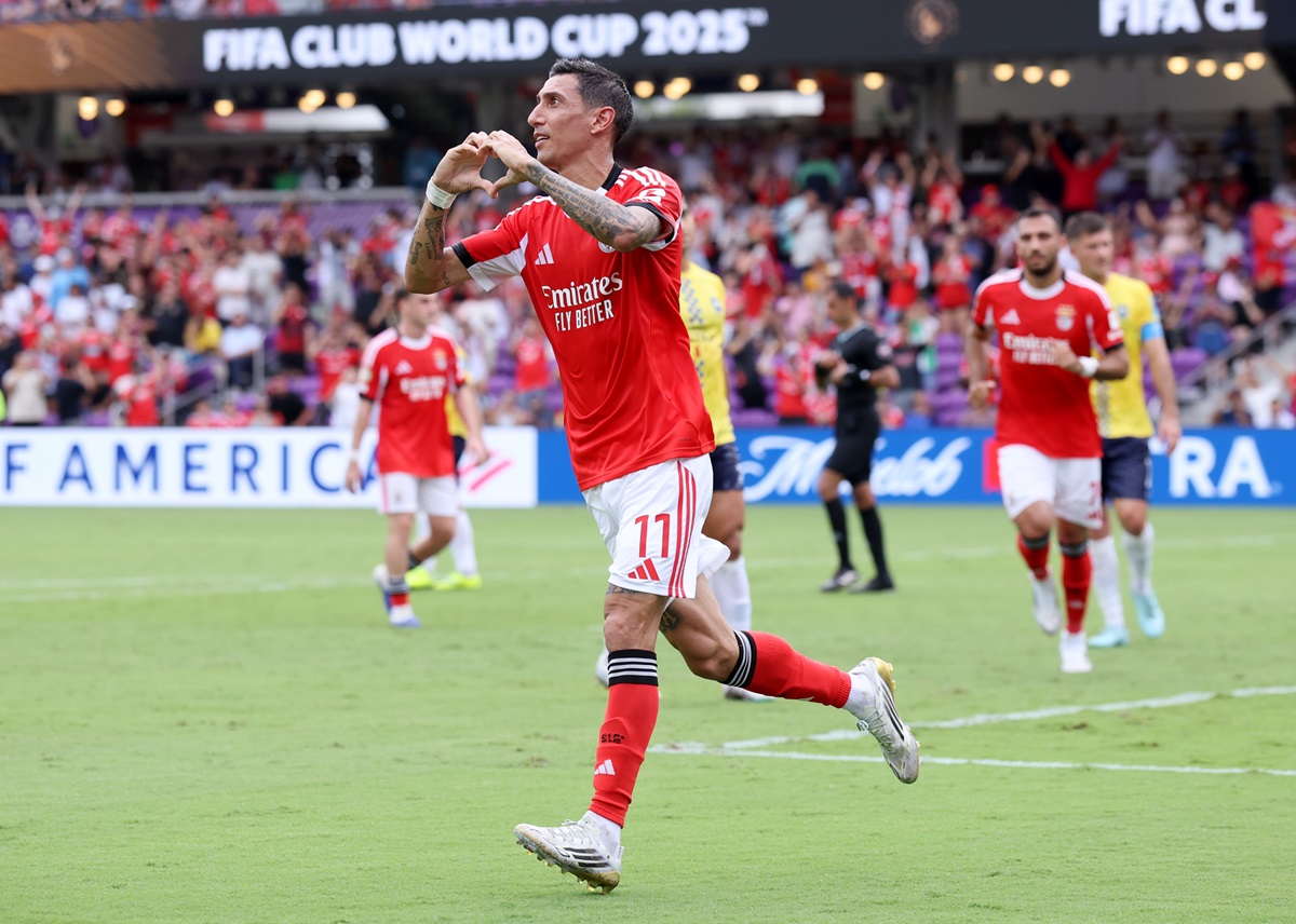 Ángel Di María marcó un doblete y llegó a los 50 goles con el Benfica