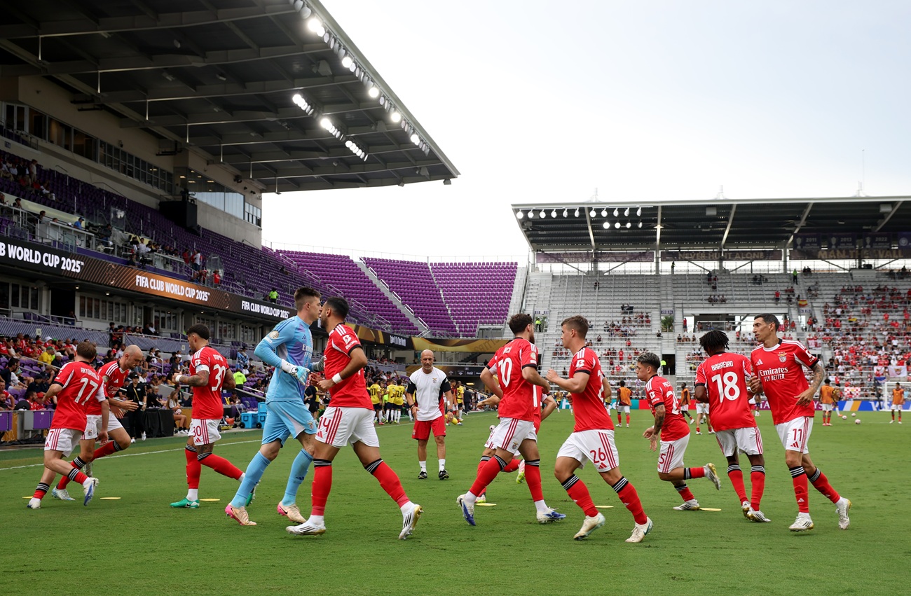 Benfica y Auckland City reanudan el partido tras más de dos horas
