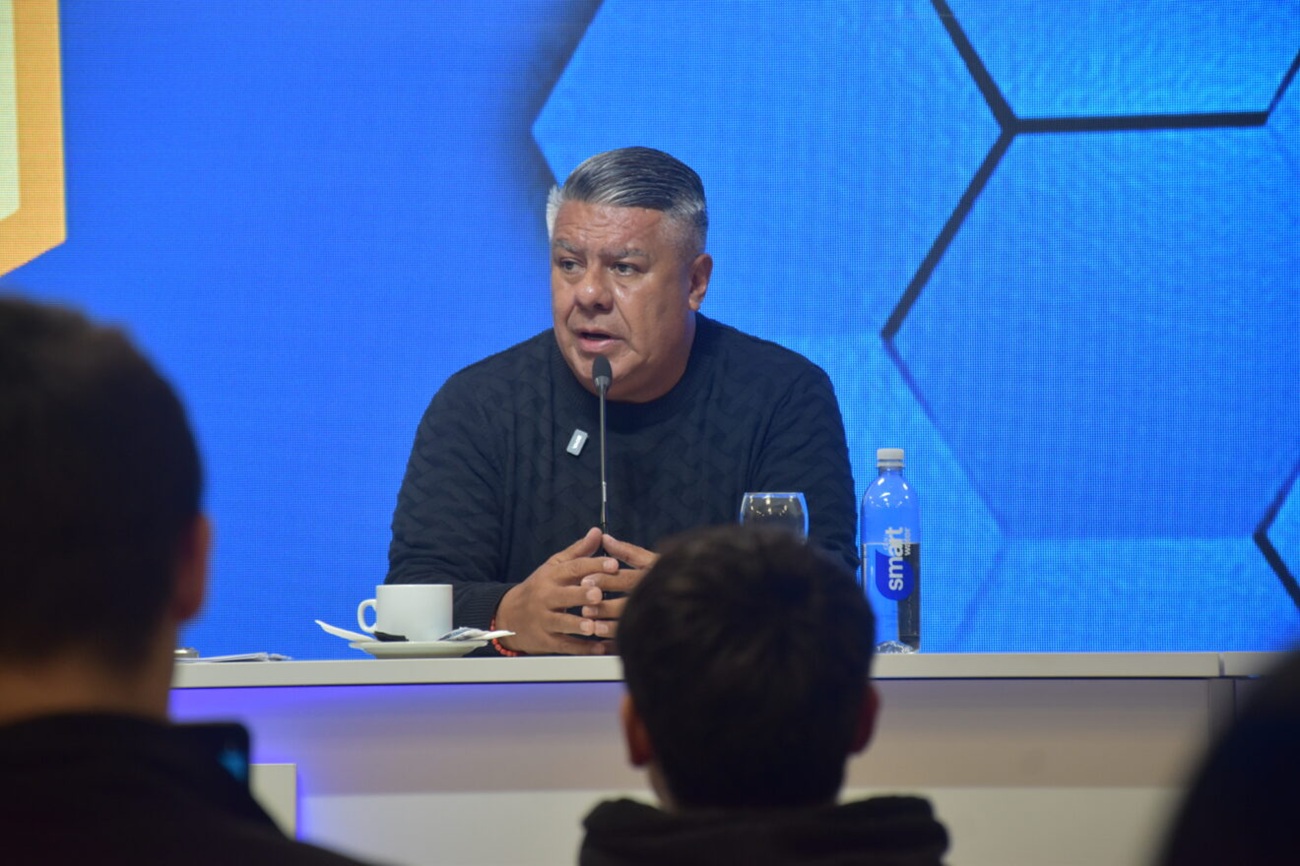 Chiqui Tapia oficializó que vuelven los visitantes: “Es un día importantísimo para el Fútbol Argentino”