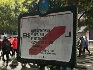 Aparecieron carteles en la zona del Monumental pidiendo visitantes en River.