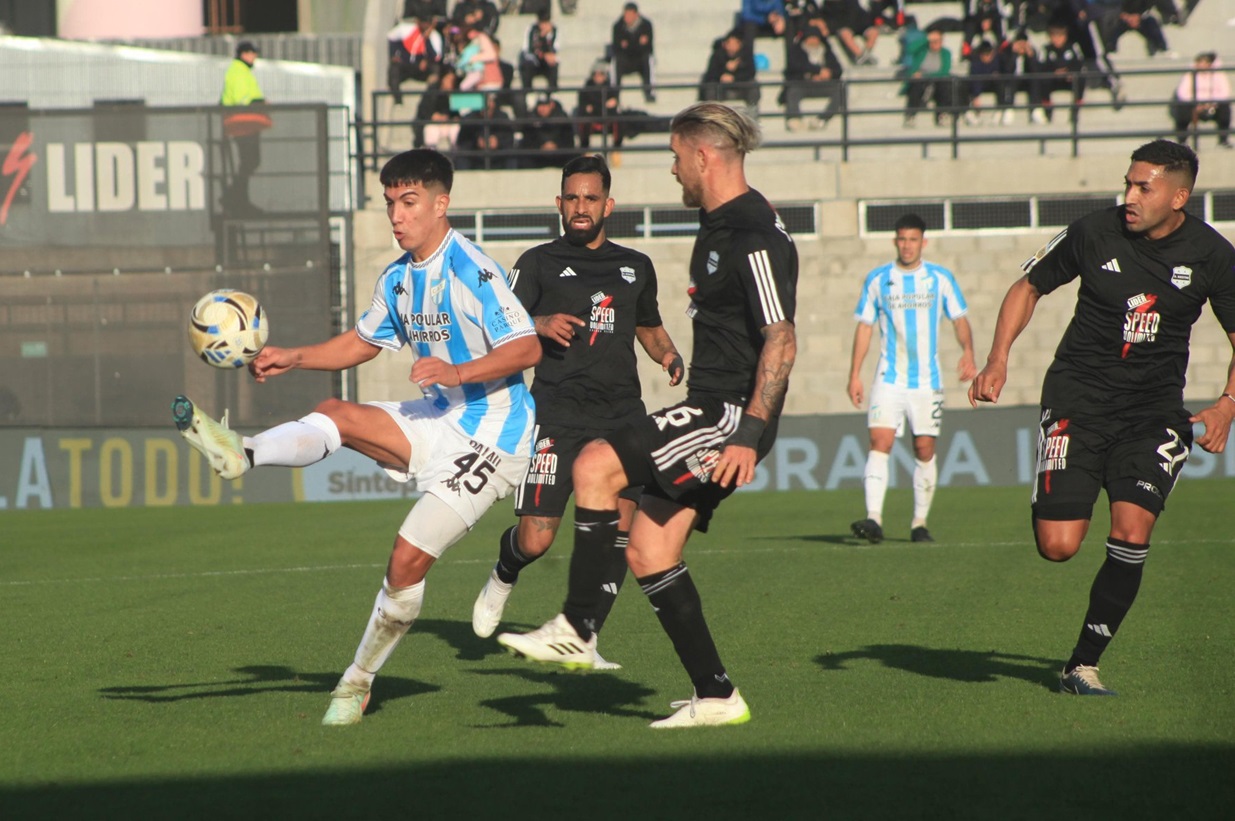 Deportivo Riestra venció a Atlético Tucumán por 1 a 0 para quedar como escolta de River