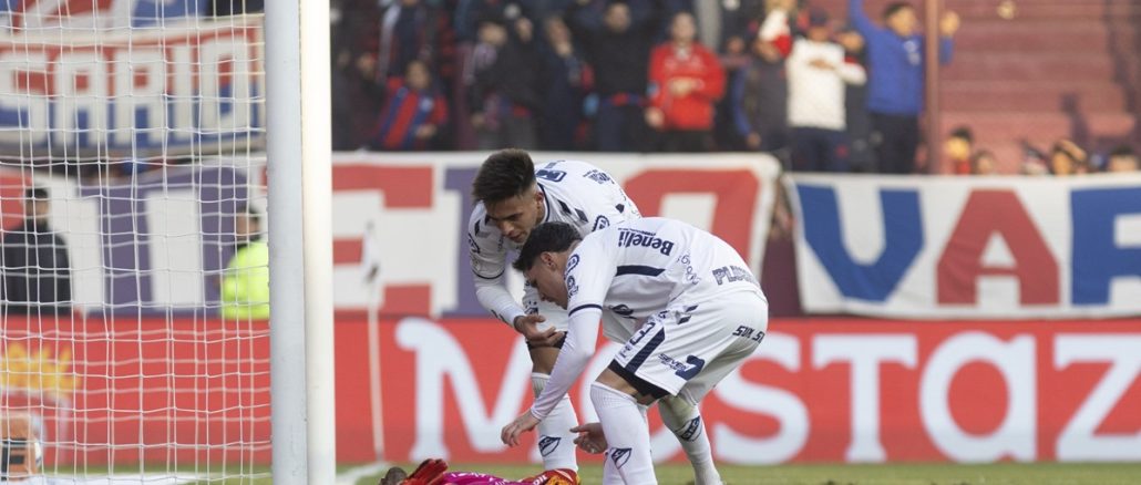 Esteban Glellel le atajó un penal a Andrés Vombergar El arquero de Siria le atajó un penal al delantero de Eslovenia en Copa Argentina