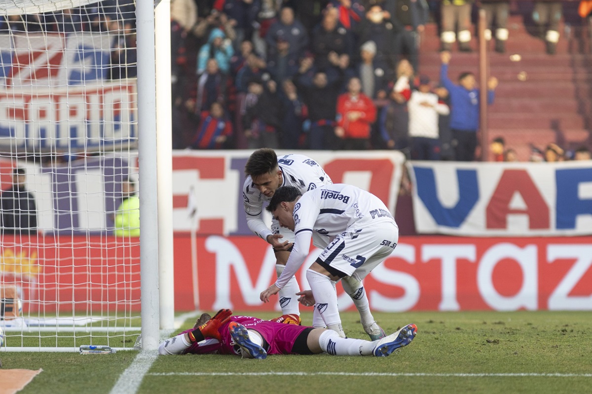 El arquero de Siria le atajó un penal al delantero de Eslovenia en Copa Argentina