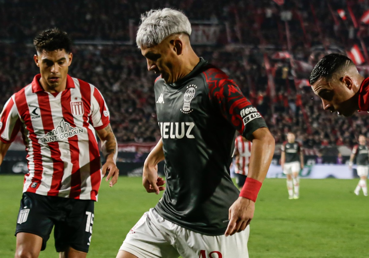 Huracán madrugó a los 3 minutos pero luego Estudiantes lo dio vuelta y ganó 2 a 1