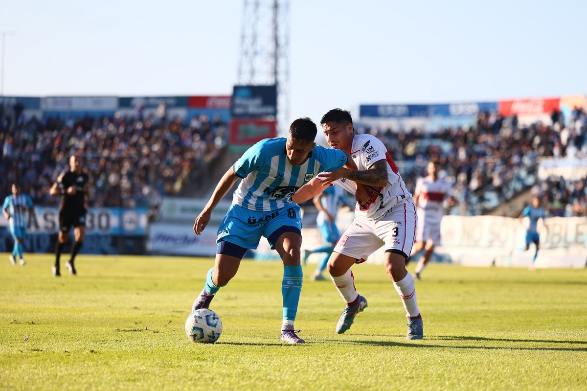 Gimnasia de Jujuy sumó un punto de líder ante Deportivo Morón