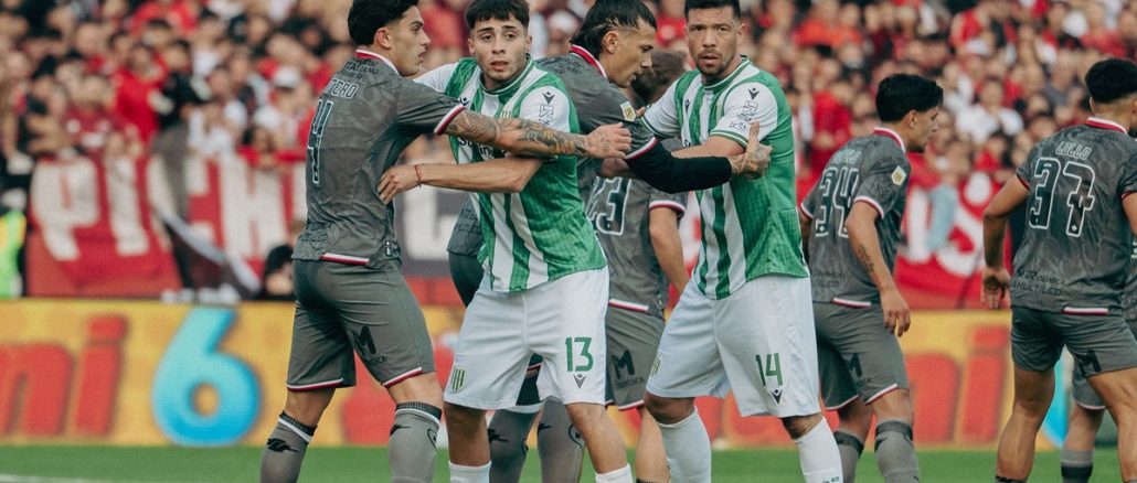 Gran victoria de Banfield en su visita a Newells Banfield le ganó 2 a 1 a Newell´s con doblete de Auzmendi
