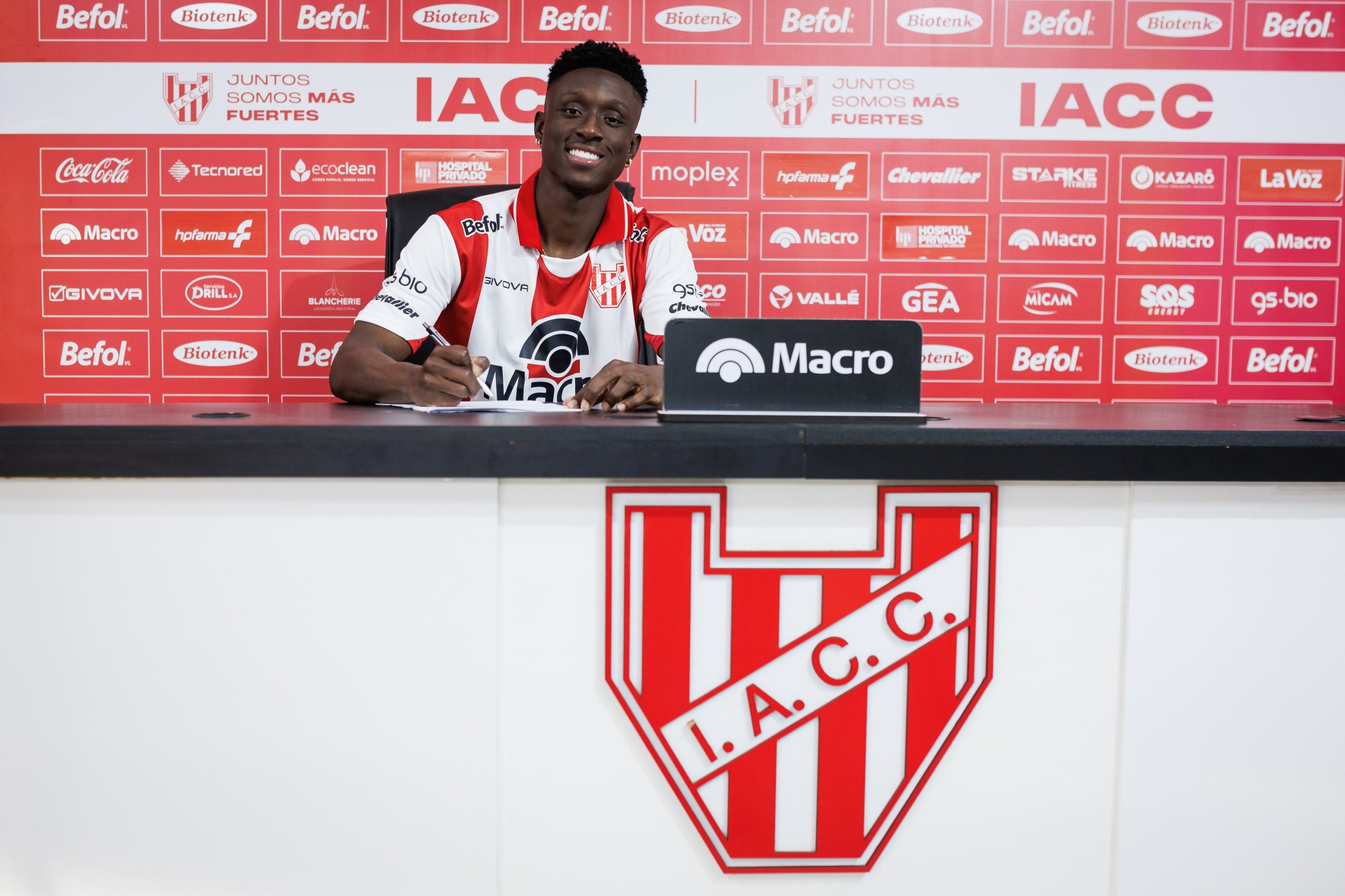 Instituto fichó a John Córdoba, primer colombiano en la historia del club