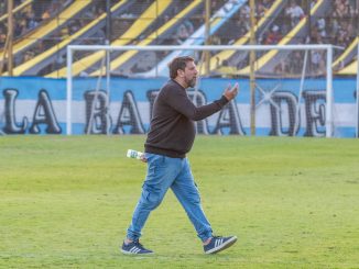Guillermo Szeszurak dejó de ser el técnico de Almirante Brown