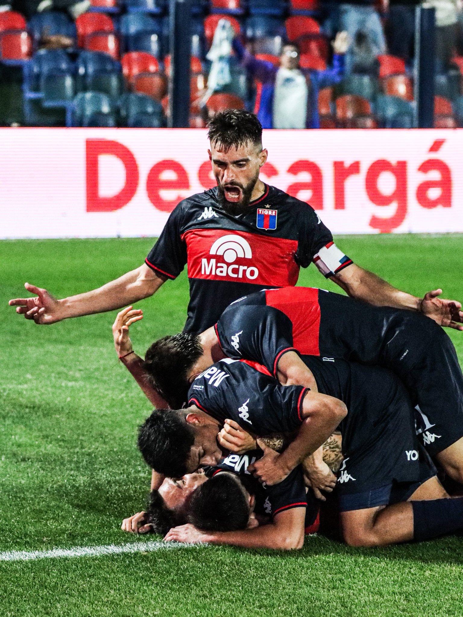 Tigre pegó en el final y venció a Argentinos