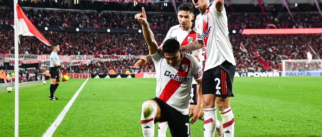 Maxi Salas se lesionó y debió ser reemplazado en el juego entre River y San Lorenzo.
