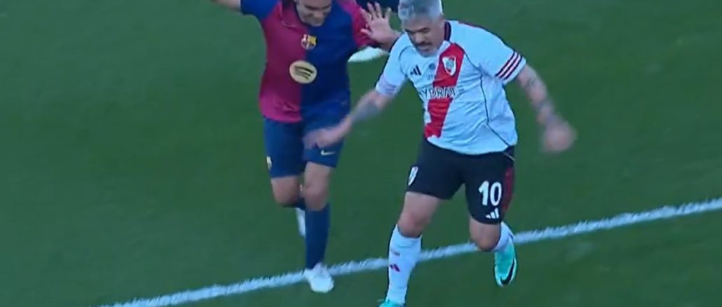Partido de leyendas entre River y Barcelona River le ganó 2 a 0 al Barcelona en el partido de leyendas