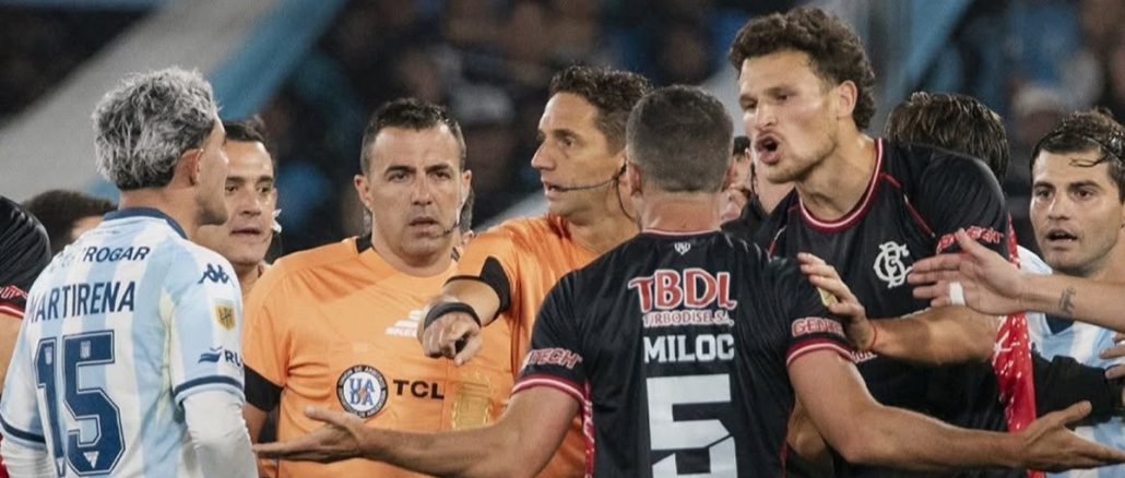 Racing 0 Barracas Central 1 Barracas Central le ganó a Racing por un penal polémico en una noche súper caliente de Avellaneda