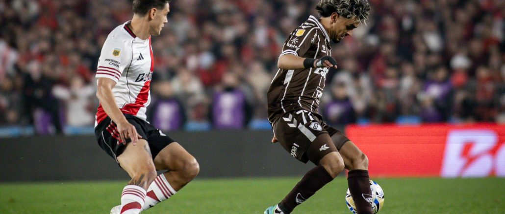 Ronaldo Martínez empató para Platense con un cabezazo impecable.