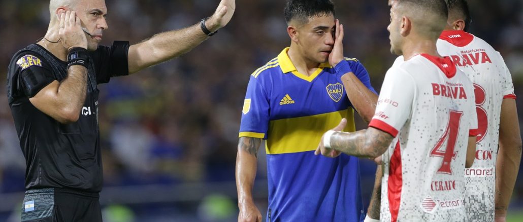 Cambios en el fútbol de Argentina con adiós a los alcanzapelotas