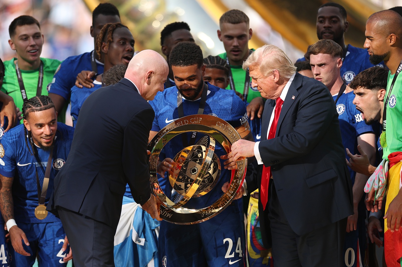 Donald Trump le entregó el trofeo a Chelsea y se sumó a los festejos en el Mundial de Clubes